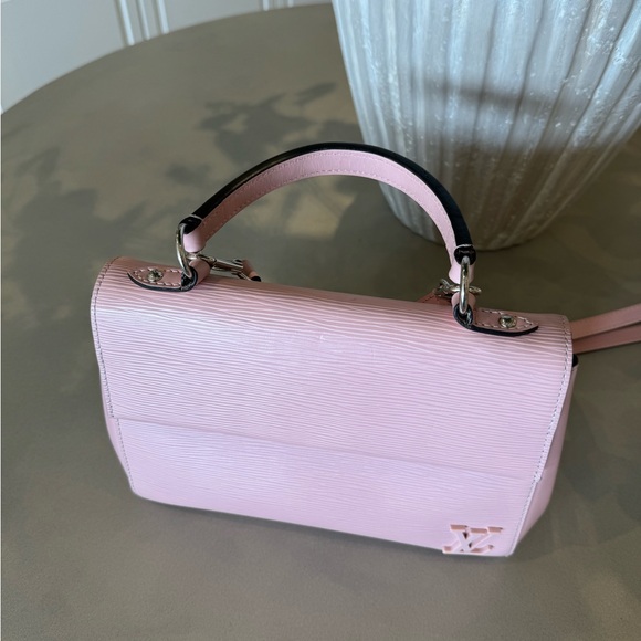 LOUIS VUITTON Epi Cluny MM Rose Ballerine - Picture 6 of 13